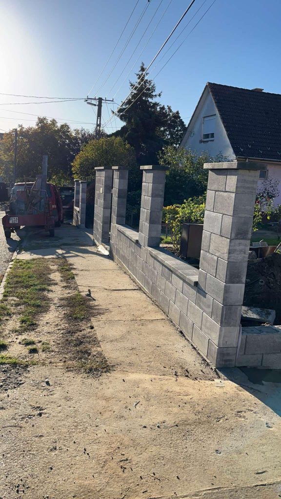 vállalom beltéri és kültéri burkolatok precíz kivitelezését, valamint különféle kőműves feladatok elvégzését Pest vármegye és Nógrád vármegye területén.