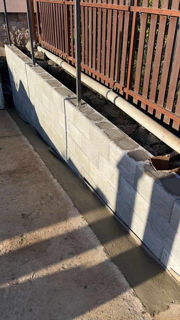vállalom beltéri és kültéri burkolatok precíz kivitelezését, valamint különféle kőműves feladatok elvégzését Pest vármegye és Nógrád vármegye területén.